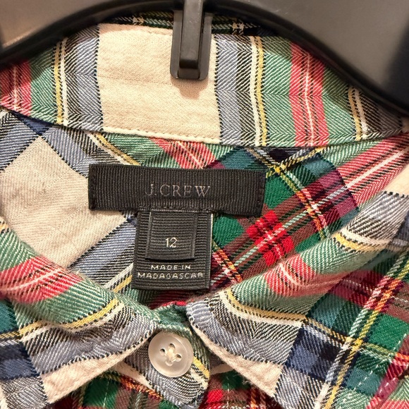 Women’s Plaid Button-Up Shirt - Picture 4 of 4